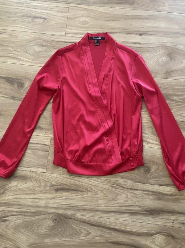 BLUSA DE VESTIR SATIN BORDADO Y FINA F 21 - Imagen 2