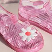 CHANCLETICAS DE NIÑA PLASTICA CON FLOR ARRIBA