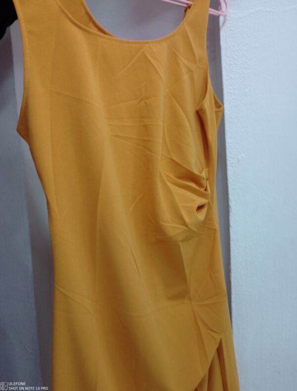 VESTIDO 1 DE COLOR NARANJA Y NEGRO T U IDON - Imagen 2